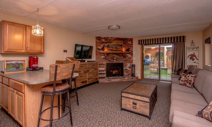 Bartlett Apartment | Something Special, Sleeps 5, Skiers Paradise!