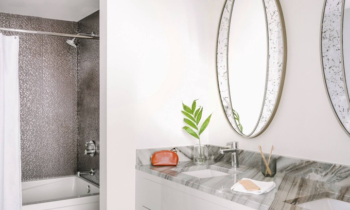 Central Business District Apartment | Sonder at 1500 Canal