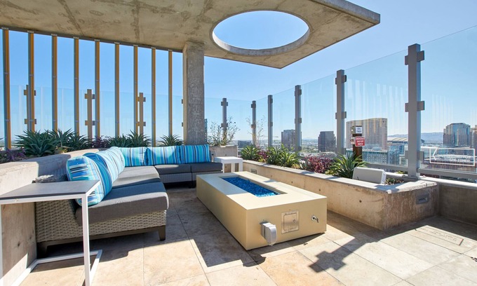 Downtown Phoenix Apartment | Sonder at McKinley