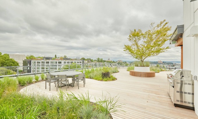 Broadway Apartment | Sonder at Solis