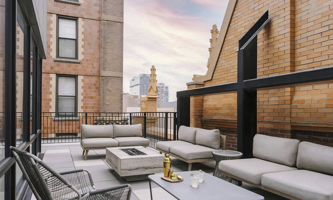 The Loop Apartment | Sonder by Marriott Bonvoy The Plymouth Apartments Loop