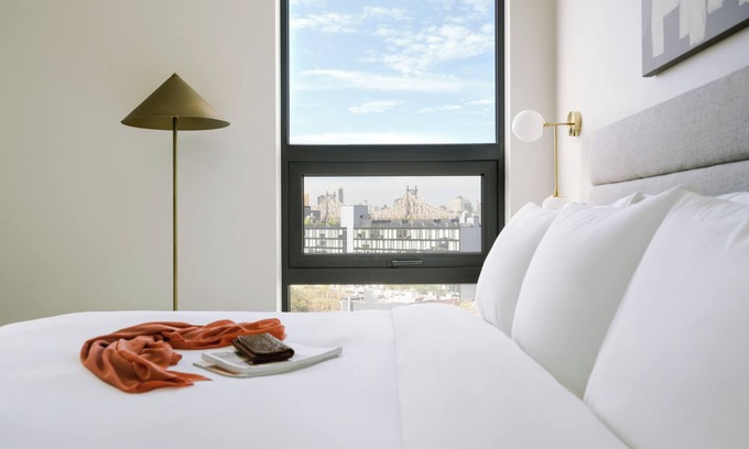 Hunters Point Apartment | Sonder Court Square | King Studio Apartment
