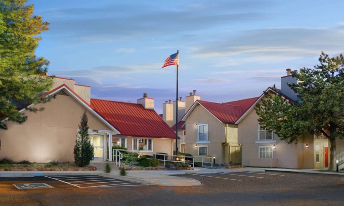 Northeast Heights Hotel | Sonesta ES Suites Albuquerque