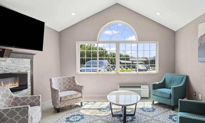 Blue Springs Hotel | Sonesta Essential Hotels Blue Springs