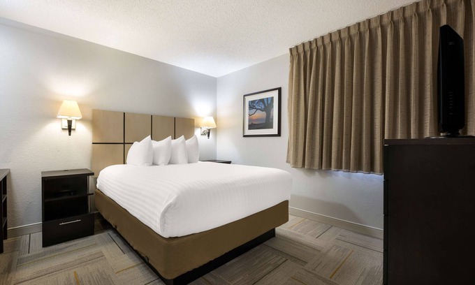 Huntsville Hotel | Sonesta Simply Suites Huntsville Research Park
