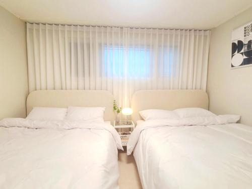 Yeonnam-dong Apartment | SONG Stay-공항철도, 홍대입구역 7분, 연트럴파크 5분, 6명, 2룸, 3퀸베드, 각방 에어컨, 세탁건조기, WiFi, 연남동, 외국인 전용