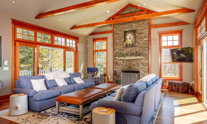 Dorset House | Songbird Meadows | Countryside Smart House | Home Theater & Chef’s Kitchen
