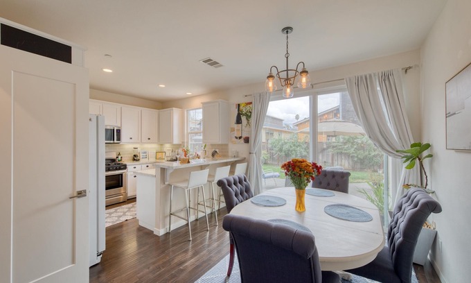 Santa Rosa House | Sonoma Getaway: Winemaker’s Home with Modern Amenities