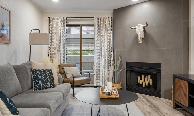 La Contessa Condo | Sonoran Style 2BR/2BA w. Free Parking & Pool