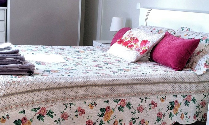 Santa Cruz House | Soothing 2-bedroom house with WiFi in Água de Pena with a stunning panorama.