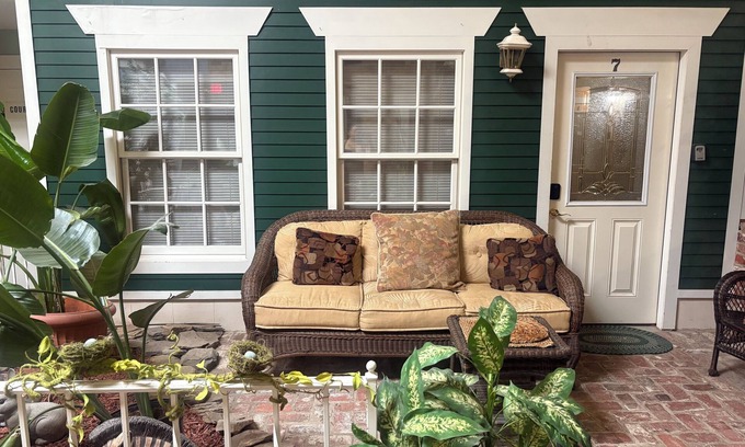 Lorain Apartment | Soothing 3-bedroom apartment with AC in Lorain