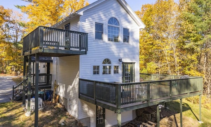 Bethel House | Soothing 4-bedroom house in charming Bethel surrounded by nature and wildlife.