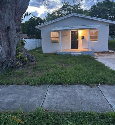 Pompano Beach Villa | Soothing bungalow with AC in Pompano