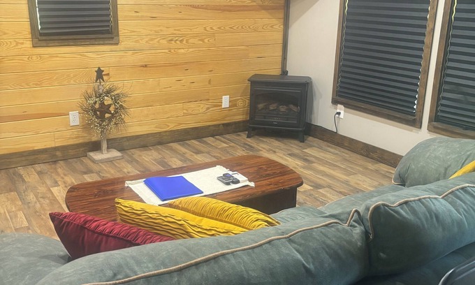 Rogersville Cottage | Soothing cottage with AC in charming Rogersville! All the comforts of home!