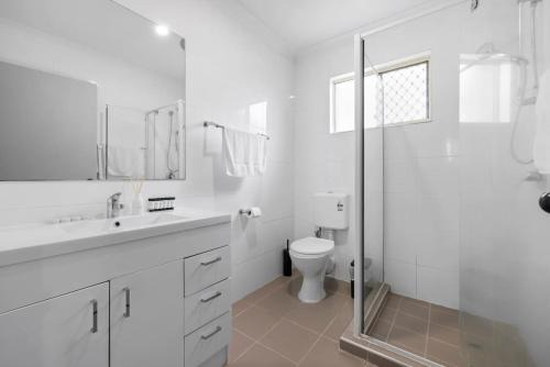 Acacia Ridge House | Soothing Sunny Escape 2B1B AR2 36