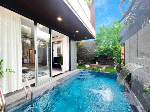 Son Tra Villa | Sophia Villa 4BR - Private Pool - AC in living room