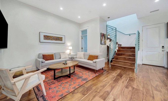 Reseda House | Sophisticated 3BR Home w/Oak Tree, Fire Pit & BBQ