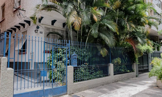 Lagoa Apartment | Sophisticated Just a few Steps From the Lagoon Sb301