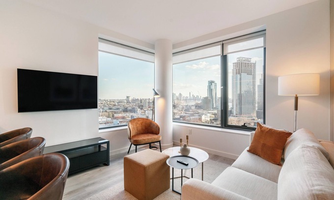 Hunters Point Apartment | Sophisticated One-Bedroom in Greenpoint, Brooklyn