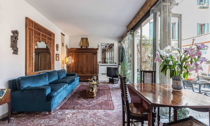 Dorsoduro Ski Chalet | Sophisticated Venetian House with Private Courtyard