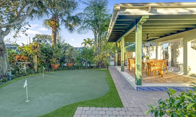 Bel Air House | SoSoPalmBeach-Tropical Bungalow