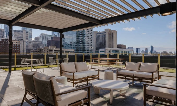 Logan Square Apartment | Sosuite 1bed Apt w Roof Deck, Gym, Laundry