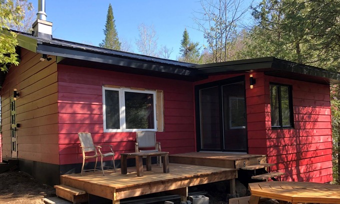Lac-McGregor Cottage | Sought isolated lakefront rustic cabin near Ottawa/Edelweiss Valley Resort.
