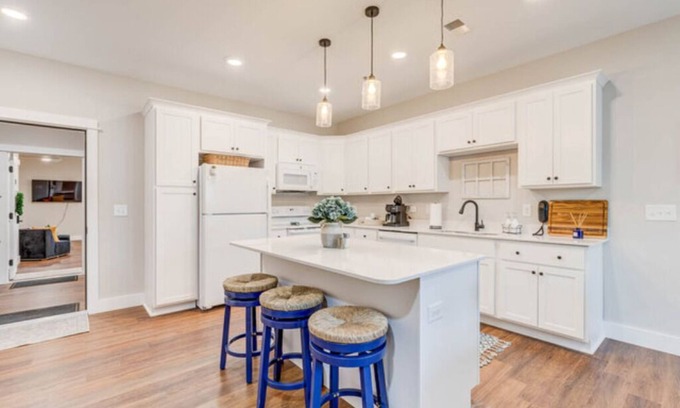 Manteo Apartment | Soundscape Family Suite/pet-friendly