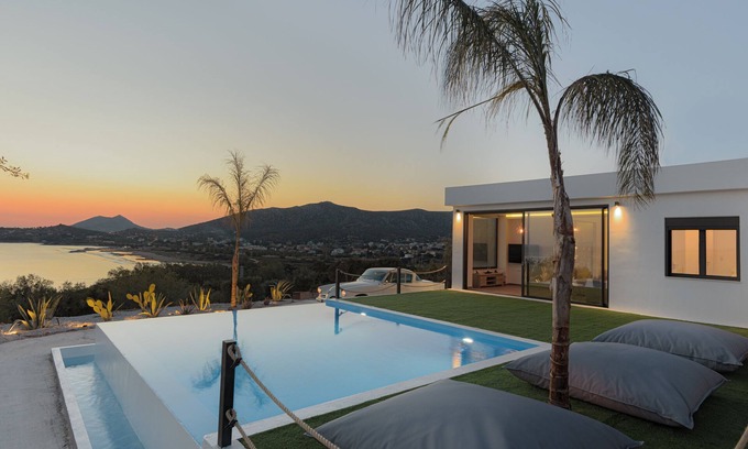 Lavreotiki Villa | Sounio Black Villa