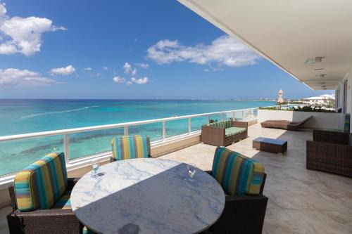 Seven Mile Beach Apartment | South Bay Beach Club #36 Penthouse - 3 Bedroom 3 Bathroom Unit