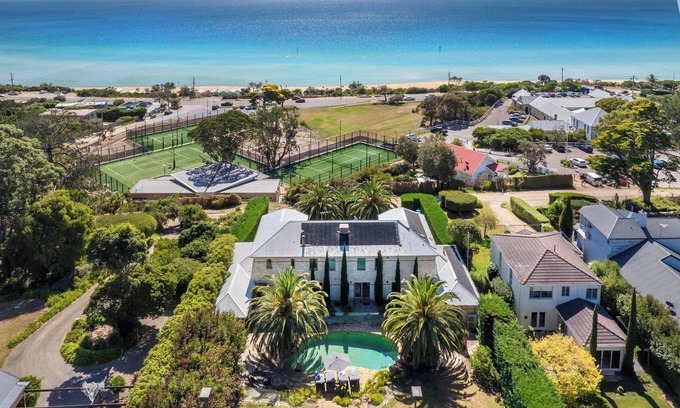 Mornington Peninsula House | South Beach Resort | Bay Views | Pool | Games