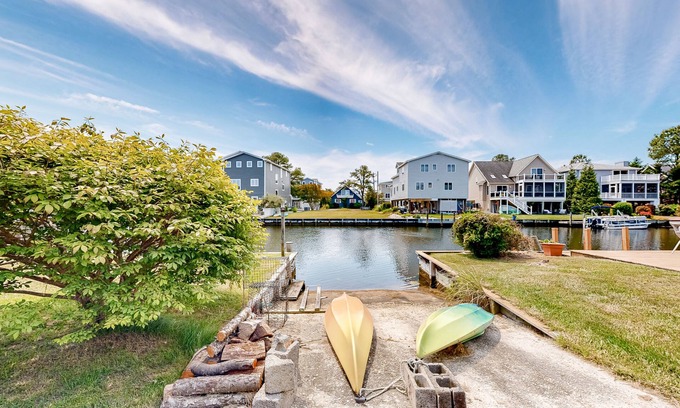 South Bethany Harbor House | South Bethany bay-view home with dock, deck, kayaks, & bikes