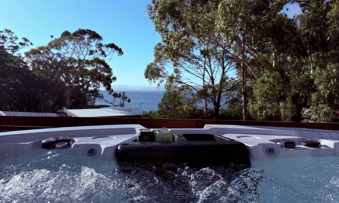 Lunawanna House | South Bruny Island Retreat - Spa & Infrared Sauna
