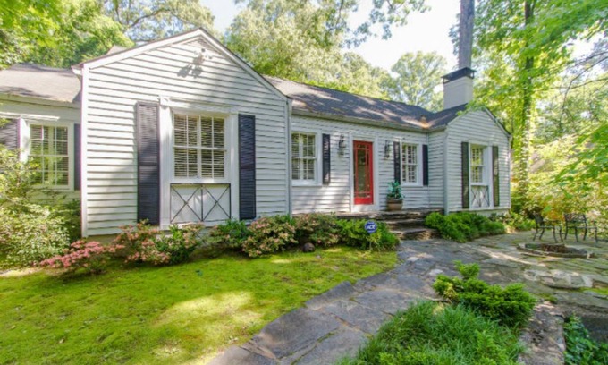 Collier Hills House | South Buckhead Cottage Near Everything, Bring Pets!