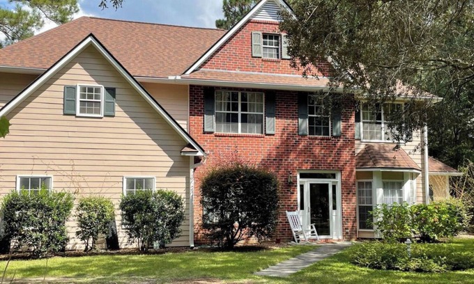Beaufort House | South Carolina Comfort! Lake golf view. Very private and quiet.