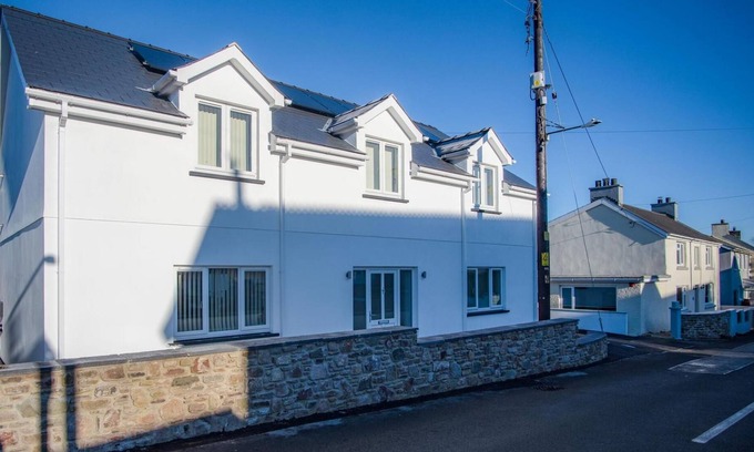 Tavernspite House | South Carvan View - 4 Bedroom Holiday Home - Tavernspite