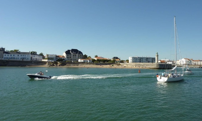 Saint-Gilles-Croix-de-Vie Apartment | South-facing apartment with view over the sea, beach, dune, harbour and channel