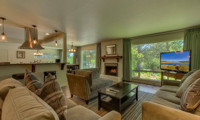 Rancho Bijou House | South Lake Tahoe Family Home - Deck & View, Grill, Walk to beach, 1 mi. Heavenly
