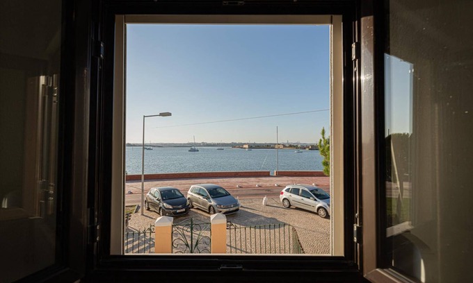 Seixal Apartment | South Lisbon Guest Ap Bay Seixal