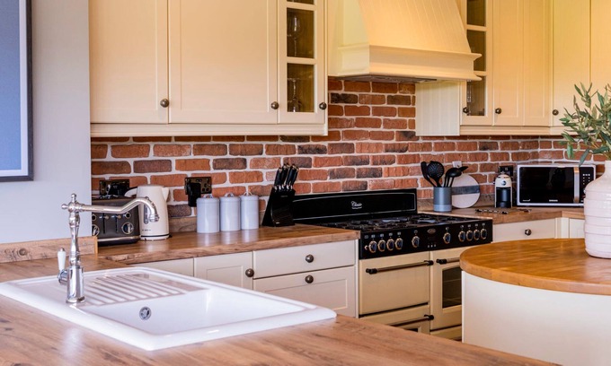 Henley House | South Lodge Luxury Accommodation