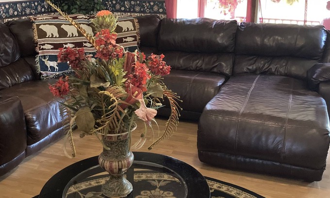 Lawndale Cottage | South Mountain Cozy Cottage is six miles from South Mountain State Park