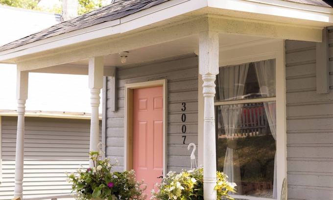 Southeast Omaha Cottage | South-O Fairy House nLOCATION LOCATION!