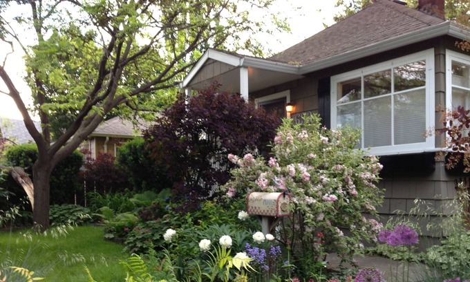 South Central House | South Pandosy Bungalow close to Okanagan Lake