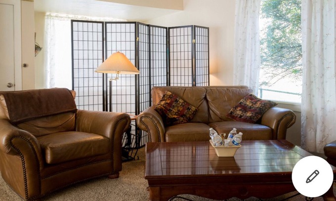 South Perry District House | South Perry District Flat