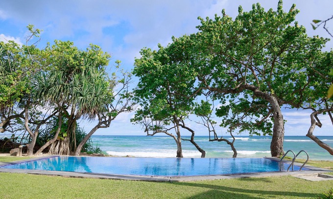 Kathaluwa Villa | South Point Abbey Whole Villa 4 Bedroom (Sleeps 9)