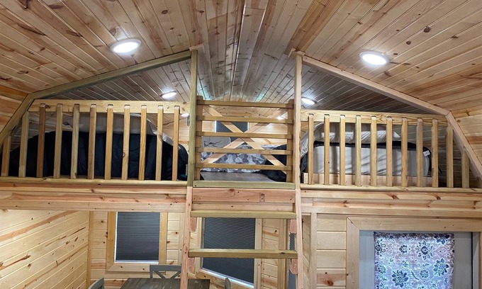 Platter Cabin | South Poolside Cabin