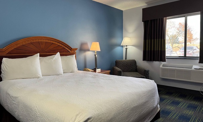 North Ridgeville Hotel | South Ridge Inn