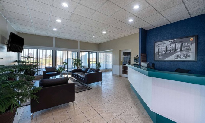 North Ridgeville Hotel | South Ridge Inn