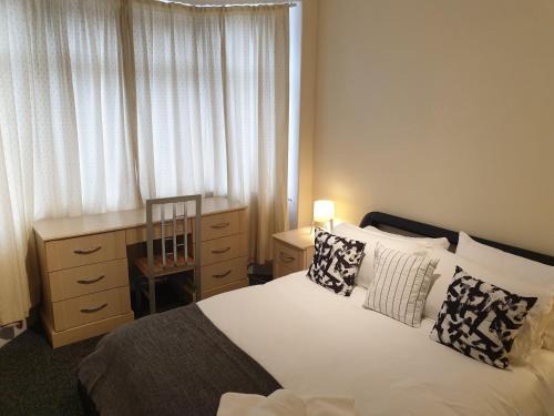 South Shields Apartment | South Shield's Hidden Gem Emerald Apartment sleeps 6 Guests