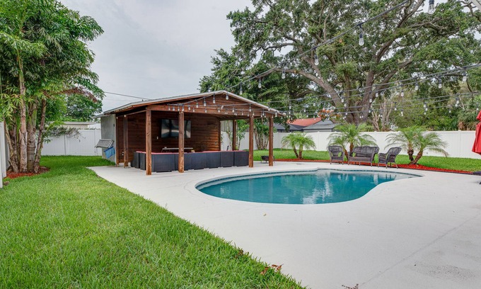 Sun Bay South House | South Tampa Pool and Cabana Home